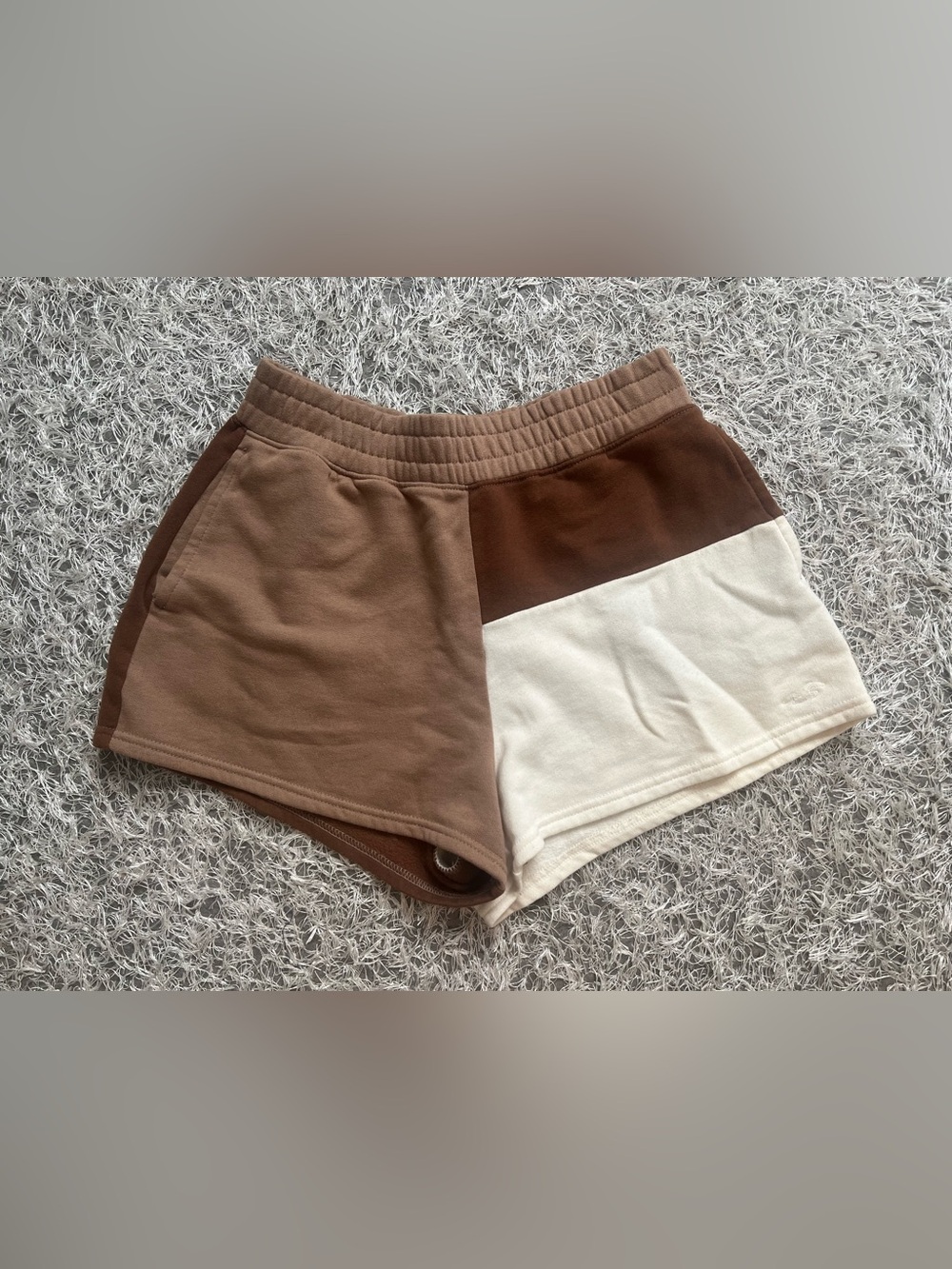 Hollister Colorblock Brown & Cream Women’s Lounge Shorts Size Medium
